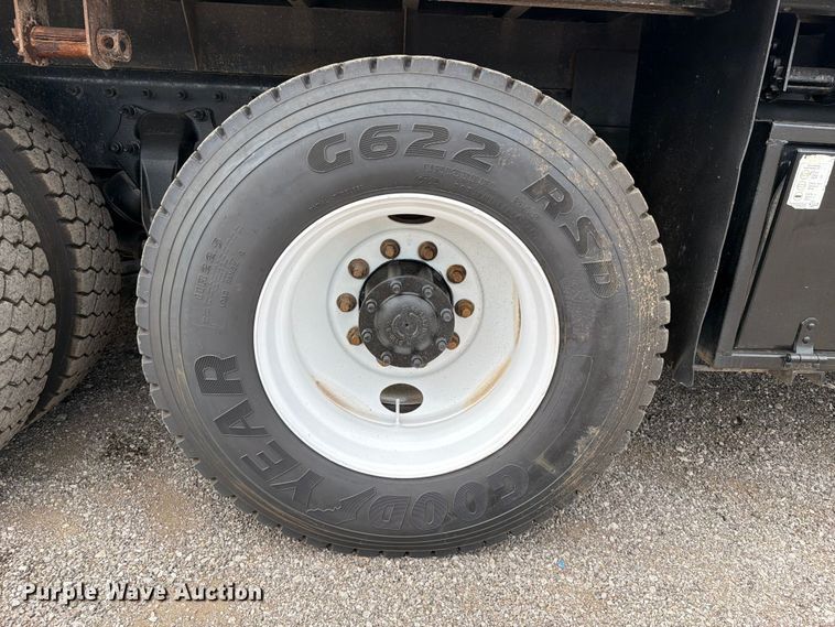 image for item FB4984 2014 Freightliner 114SD crane truck