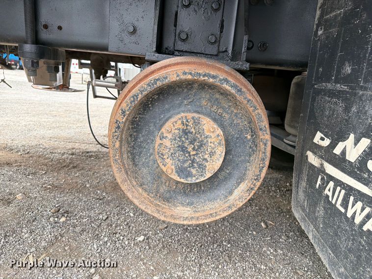 image for item FB4984 2014 Freightliner 114SD crane truck