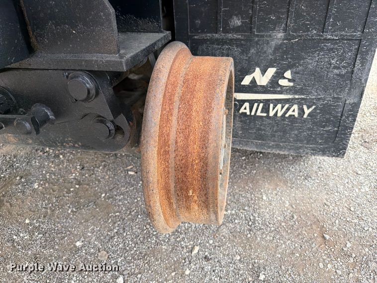 image for item FB4984 2014 Freightliner 114SD crane truck