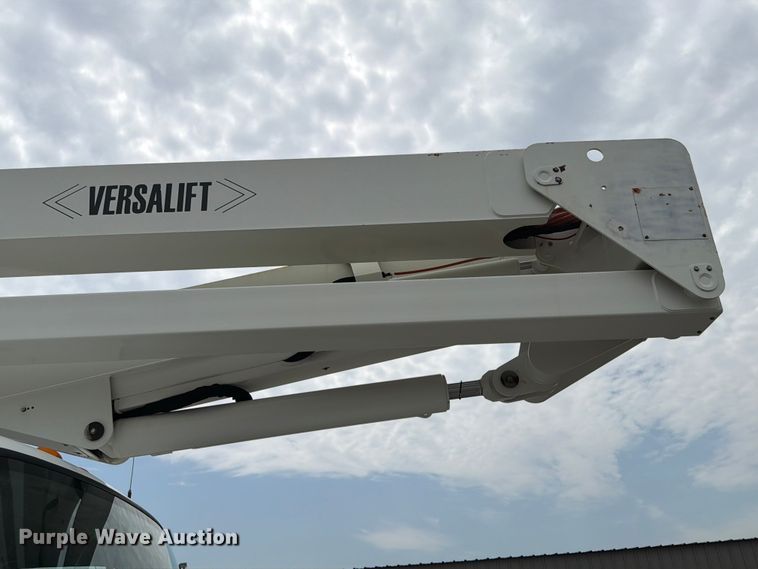 image for item FB4991 2011 Freightliner Business Class M2 bucket truck
