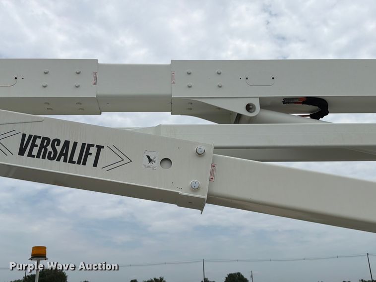 image for item FB4991 2011 Freightliner Business Class M2 bucket truck