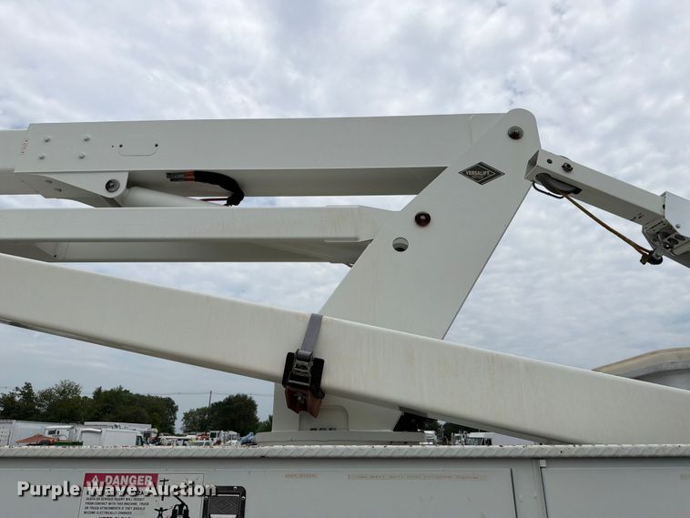 image for item FB4991 2011 Freightliner Business Class M2 bucket truck