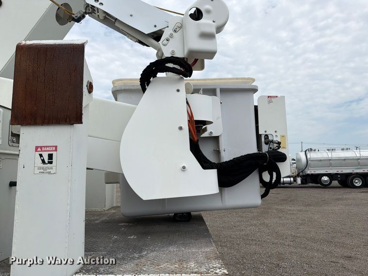 image for item FB4991 2011 Freightliner Business Class M2 bucket truck