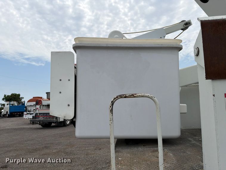 image for item FB4991 2011 Freightliner Business Class M2 bucket truck
