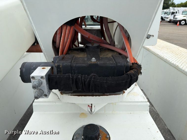 image for item FB4991 2011 Freightliner Business Class M2 bucket truck