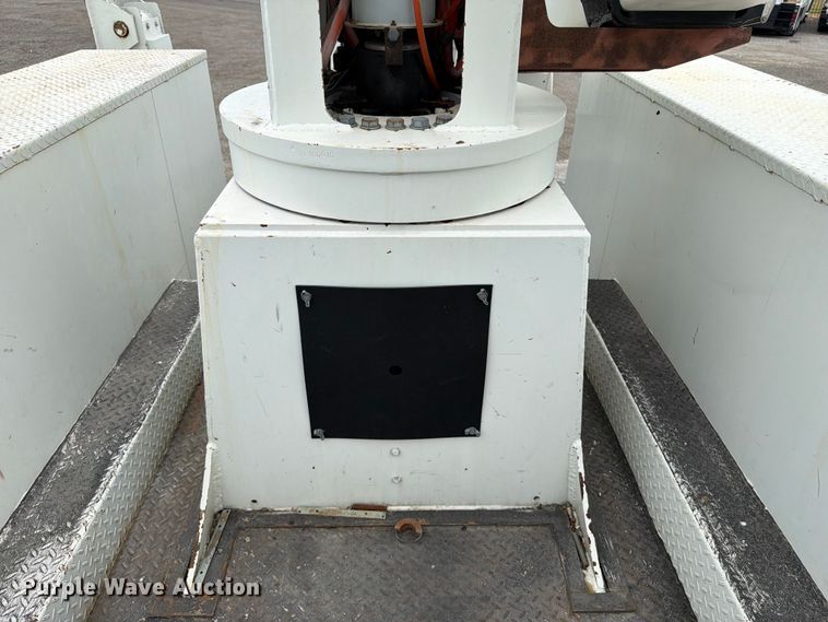 image for item FB4991 2011 Freightliner Business Class M2 bucket truck