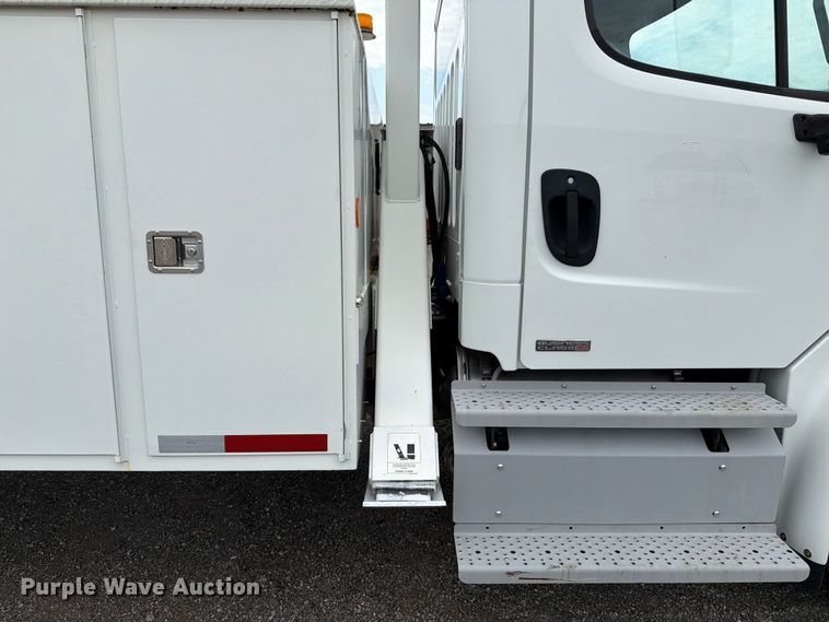 image for item FB4991 2011 Freightliner Business Class M2 bucket truck