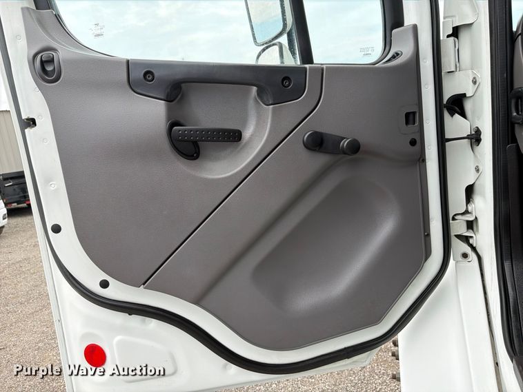 image for item FB4991 2011 Freightliner Business Class M2 bucket truck