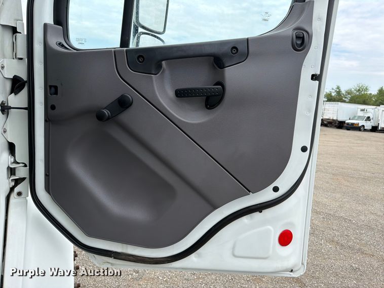 image for item FB4991 2011 Freightliner Business Class M2 bucket truck