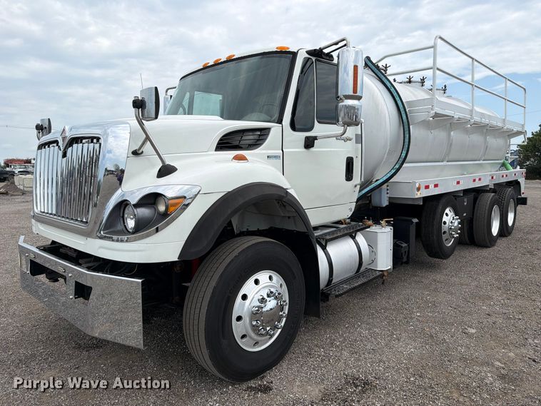 2011 International WorkStar 7600 vacuum truck