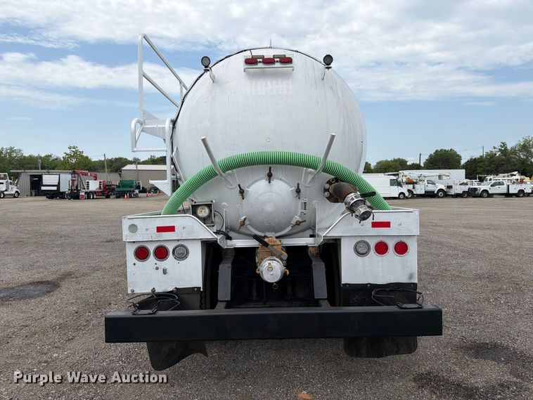 image for item FB4992 2011 International WorkStar 7600 vacuum truck