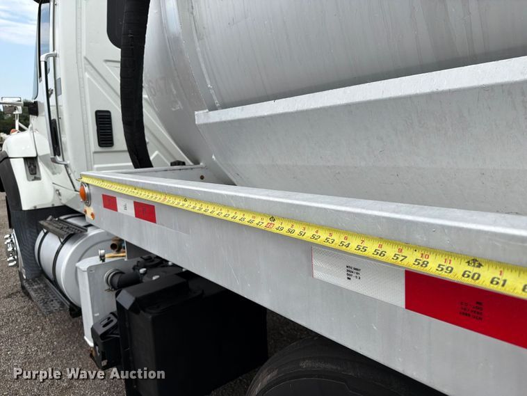 image for item FB4992 2011 International WorkStar 7600 vacuum truck