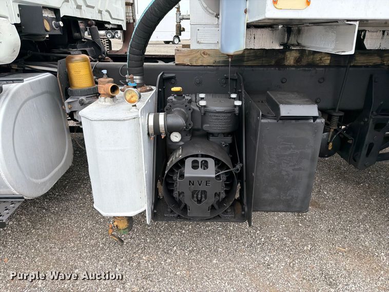 image for item FB4992 2011 International WorkStar 7600 vacuum truck