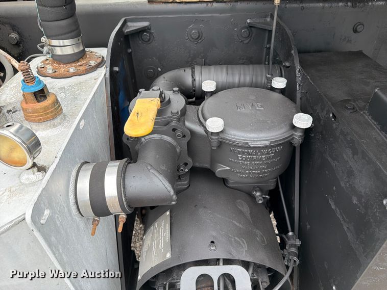 image for item FB4992 2011 International WorkStar 7600 vacuum truck