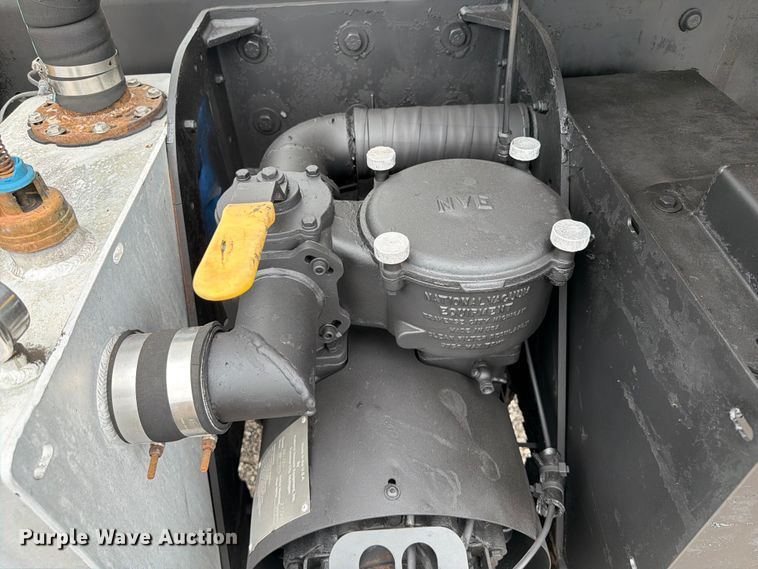 image for item FB4992 2011 International WorkStar 7600 vacuum truck