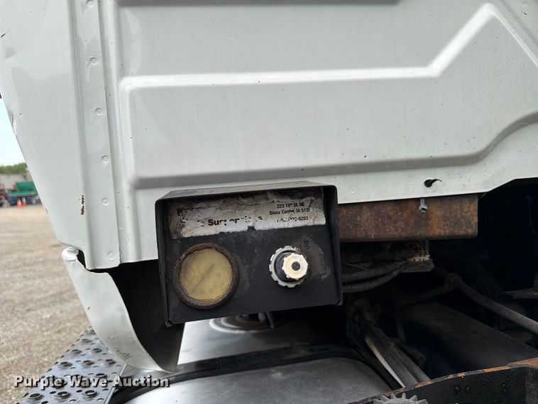 image for item FB4992 2011 International WorkStar 7600 vacuum truck