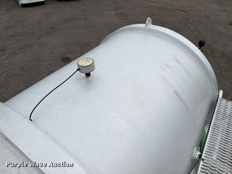 image for item FB4992 2011 International WorkStar 7600 vacuum truck