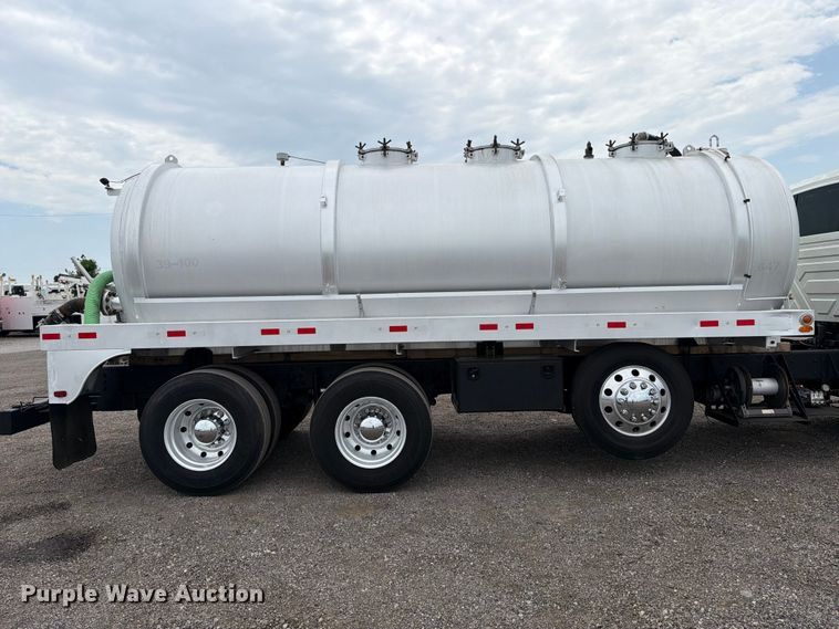 image for item FB4992 2011 International WorkStar 7600 vacuum truck