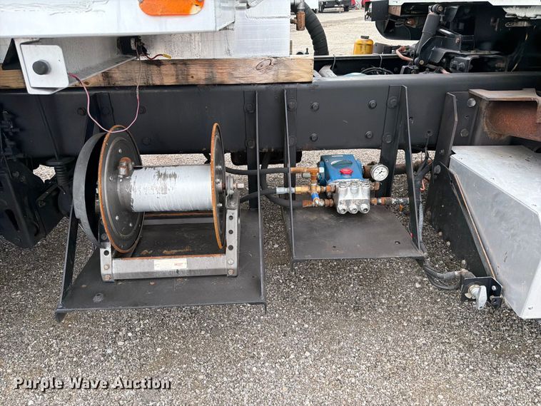 image for item FB4992 2011 International WorkStar 7600 vacuum truck
