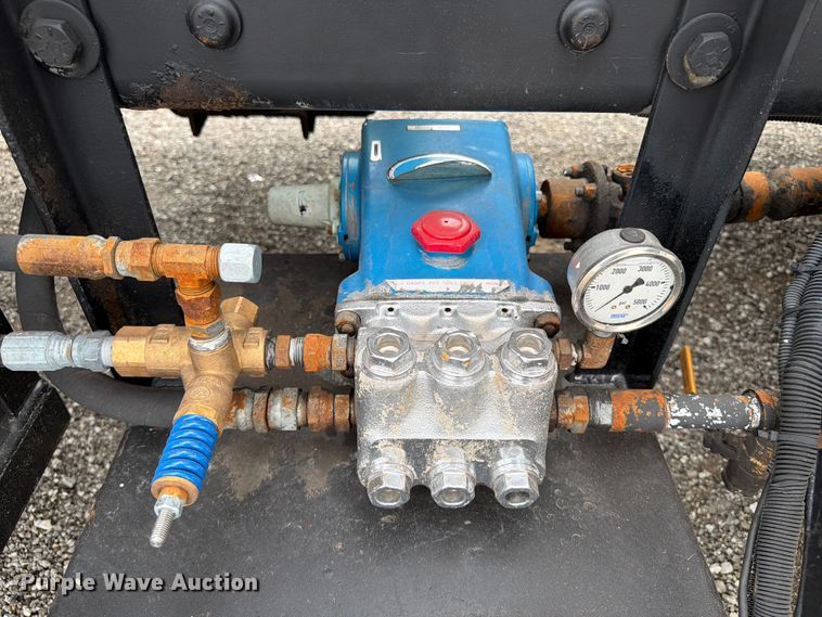 image for item FB4992 2011 International WorkStar 7600 vacuum truck