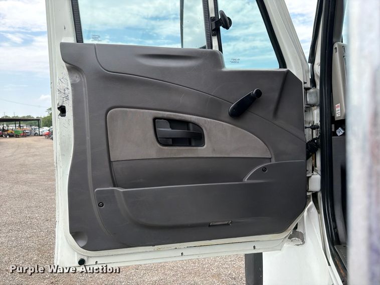 image for item FB4992 2011 International WorkStar 7600 vacuum truck