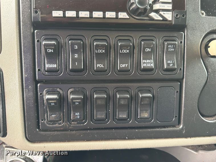 image for item FB4992 2011 International WorkStar 7600 vacuum truck