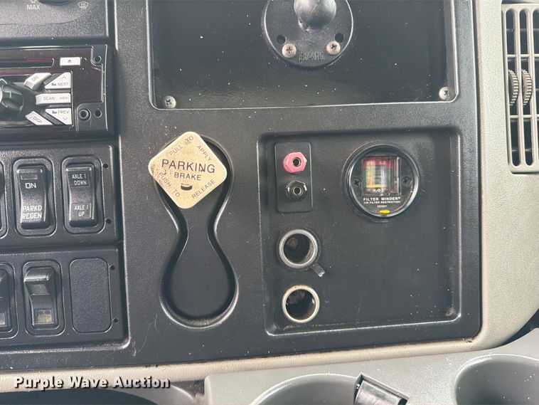 image for item FB4992 2011 International WorkStar 7600 vacuum truck