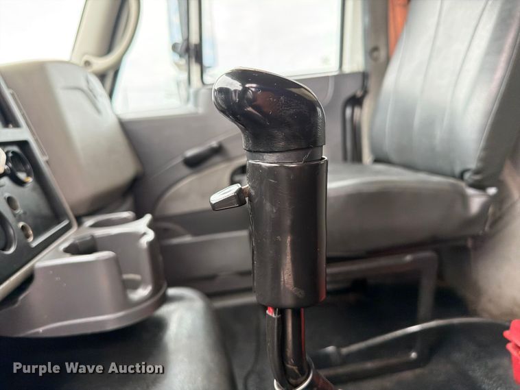 image for item FB4992 2011 International WorkStar 7600 vacuum truck