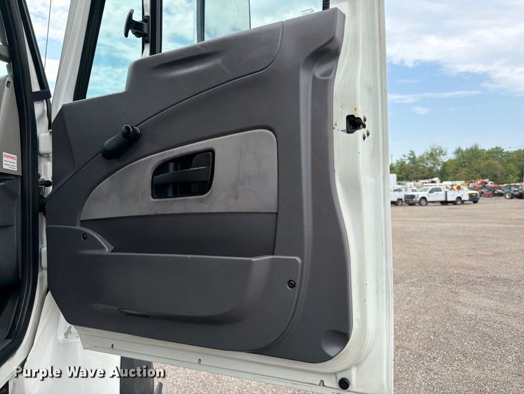 image for item FB4992 2011 International WorkStar 7600 vacuum truck