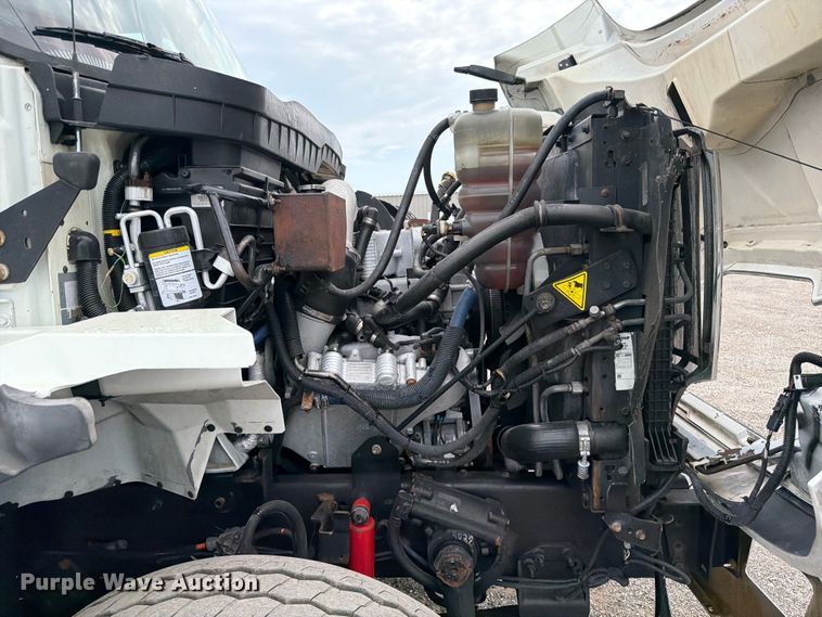 image for item FB4992 2011 International WorkStar 7600 vacuum truck
