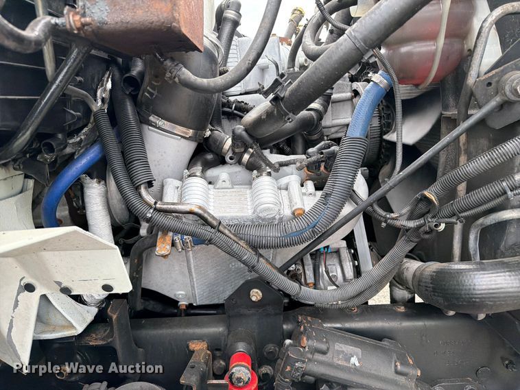 image for item FB4992 2011 International WorkStar 7600 vacuum truck