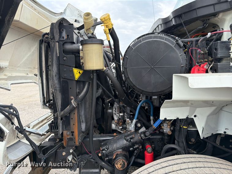 image for item FB4992 2011 International WorkStar 7600 vacuum truck