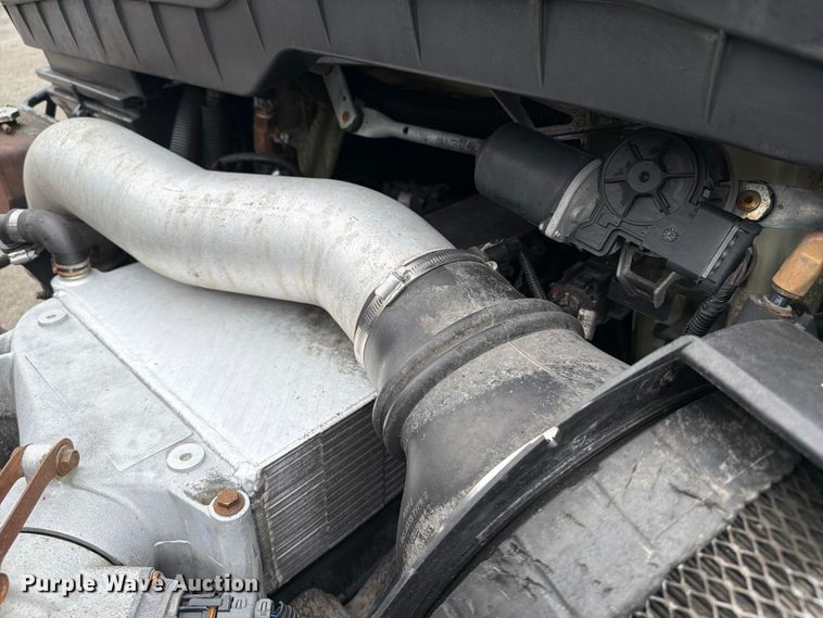 image for item FB4992 2011 International WorkStar 7600 vacuum truck