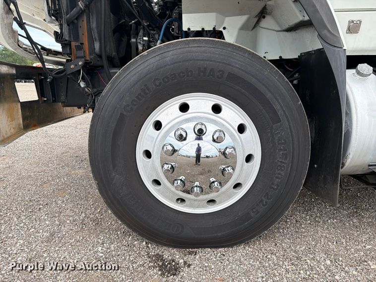 image for item FB4992 2011 International WorkStar 7600 vacuum truck