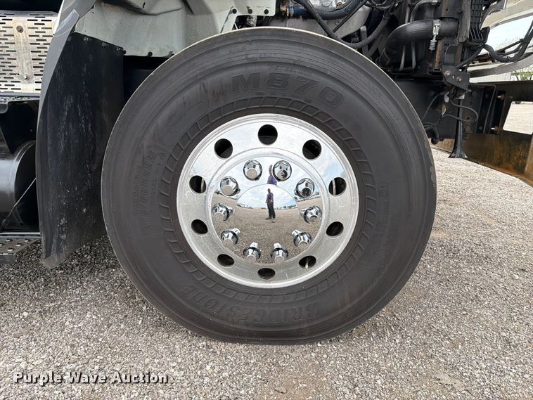 image for item FB4992 2011 International WorkStar 7600 vacuum truck