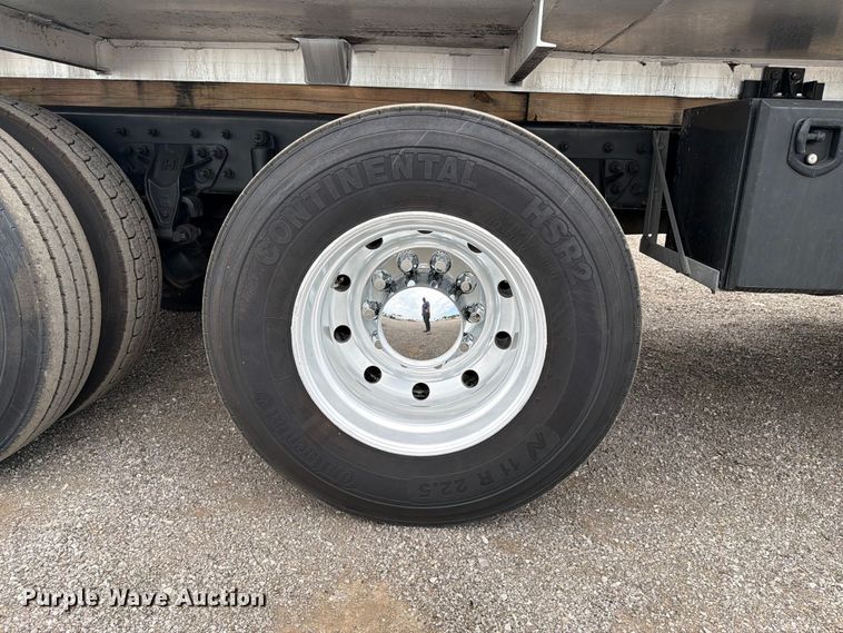 image for item FB4992 2011 International WorkStar 7600 vacuum truck