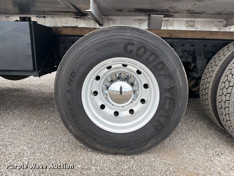 image for item FB4992 2011 International WorkStar 7600 vacuum truck