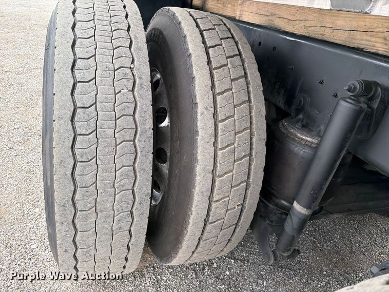 image for item FB4992 2011 International WorkStar 7600 vacuum truck