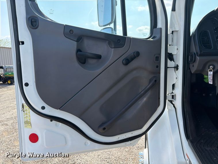 image for item FB4996 2016 Freightliner Business Class M2 dump truck