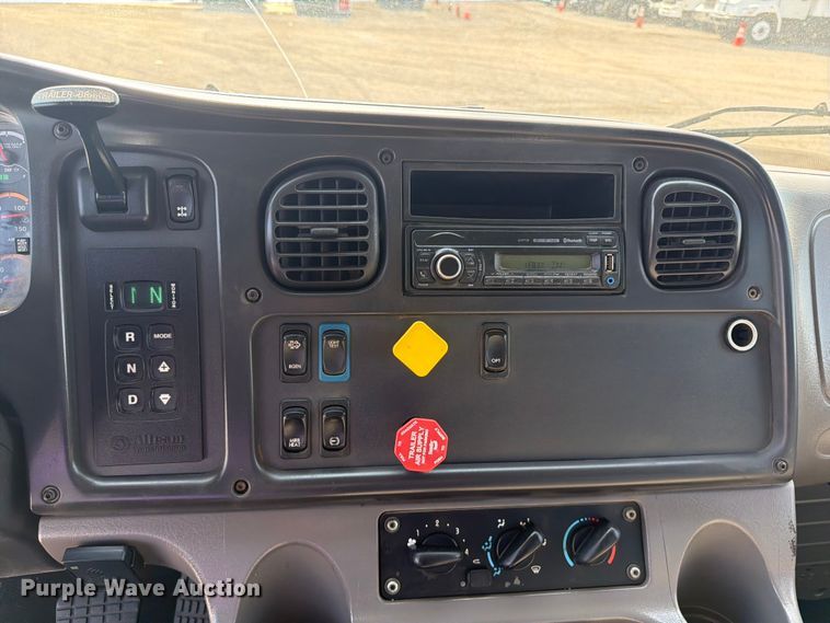 image for item FB4996 2016 Freightliner Business Class M2 dump truck