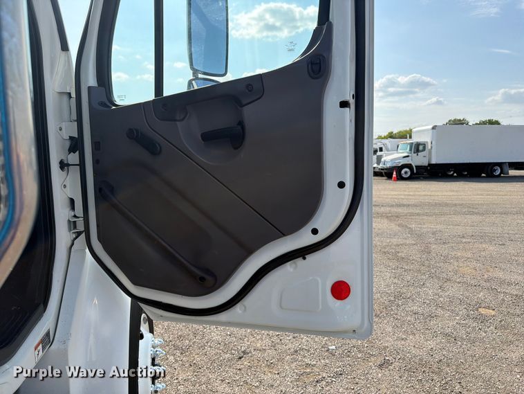 image for item FB4996 2016 Freightliner Business Class M2 dump truck
