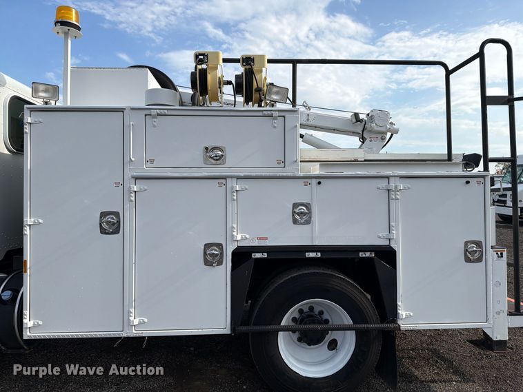 image for item FB4997 2014 Peterbilt 337 utility / service truck