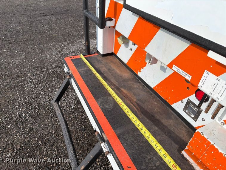 image for item FB4997 2014 Peterbilt 337 utility / service truck