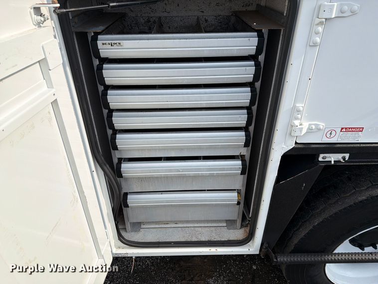 image for item FB4997 2014 Peterbilt 337 utility / service truck