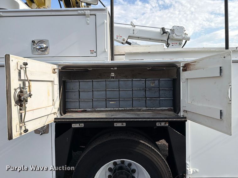 image for item FB4997 2014 Peterbilt 337 utility / service truck