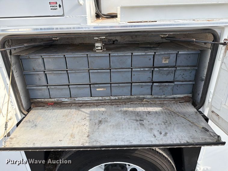 image for item FB4997 2014 Peterbilt 337 utility / service truck