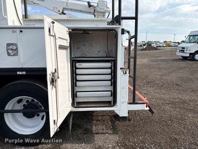 image for item FB4997 2014 Peterbilt 337 utility / service truck