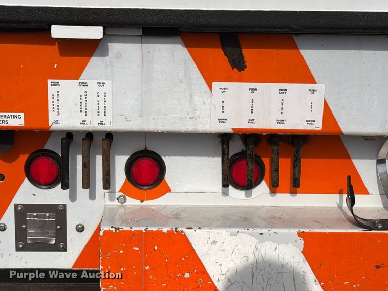 image for item FB4997 2014 Peterbilt 337 utility / service truck