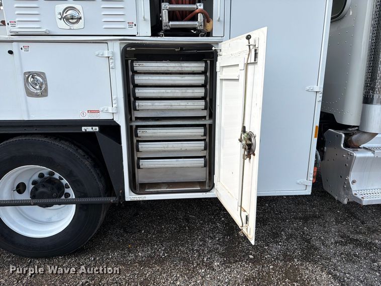 image for item FB4997 2014 Peterbilt 337 utility / service truck