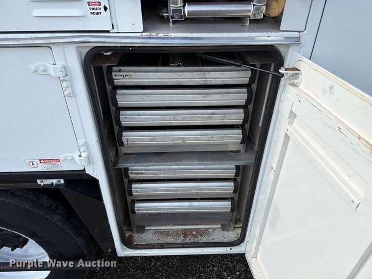 image for item FB4997 2014 Peterbilt 337 utility / service truck